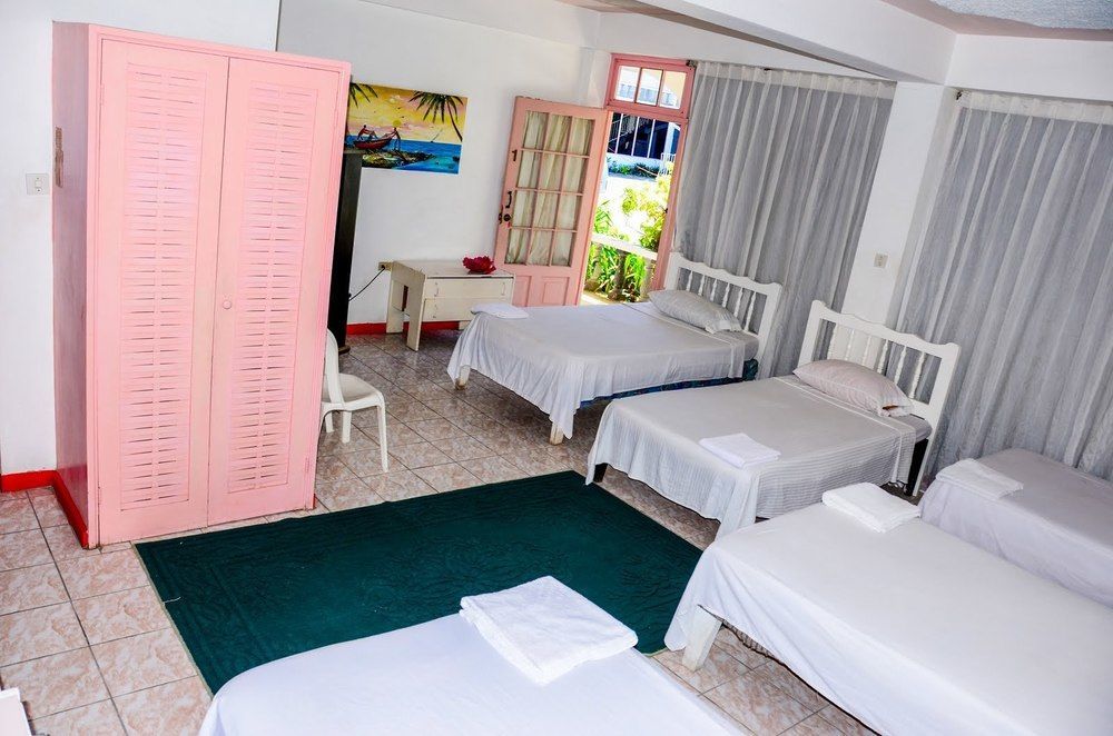 Marine View Hotel Ocho Rios Exterior foto