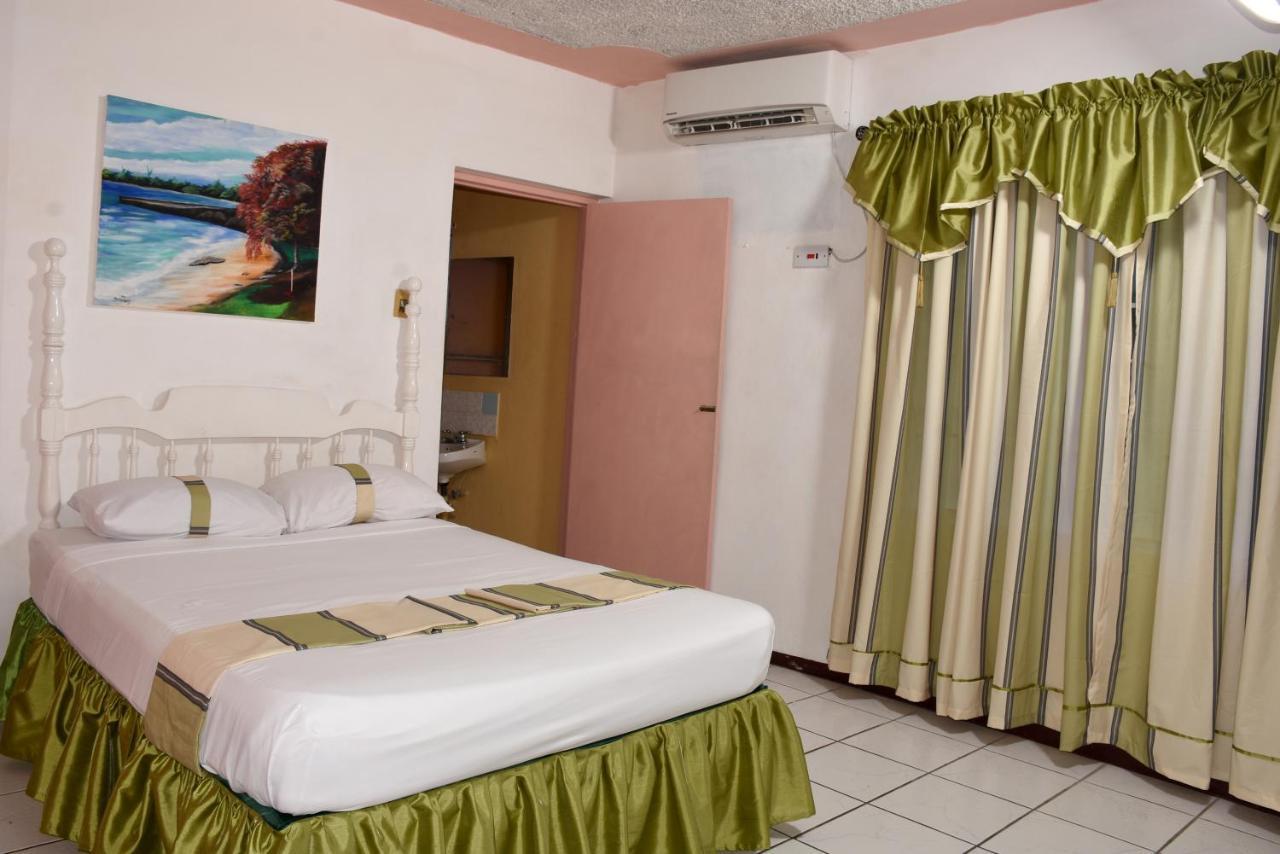 Marine View Hotel Ocho Rios Exterior foto